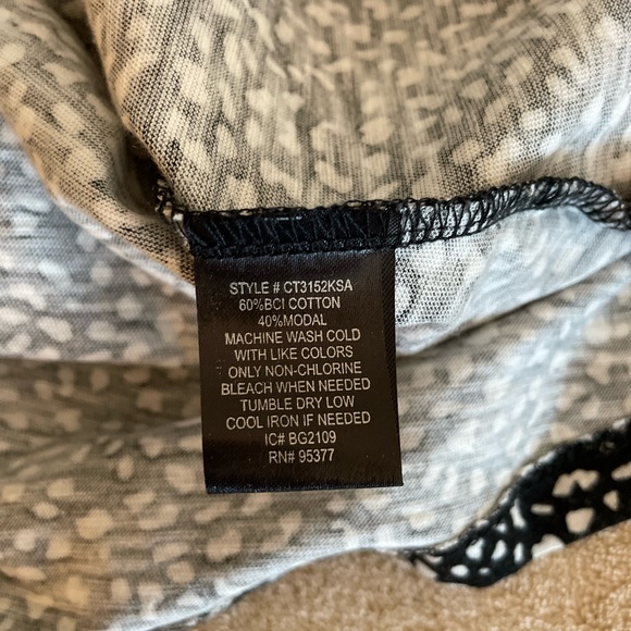 Sanctuary Animal Print Lightweight Turtleneck Top - Size L - Picture 12 of 12